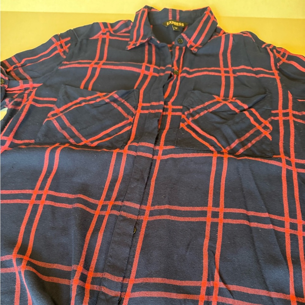 Express Women's Navy and pink lightweight Plaid Button Down Shirt size medium - Picture 3 of 5